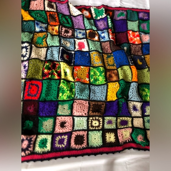 1970s Hand Crocheted Granny Square Blanket - Picture 6 of 15